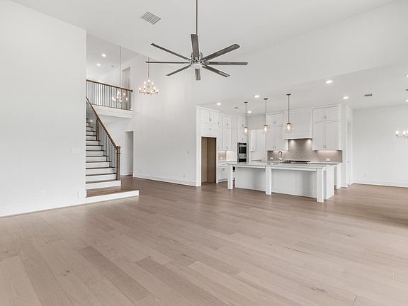 4th image of 1334 Creek Haven Dr