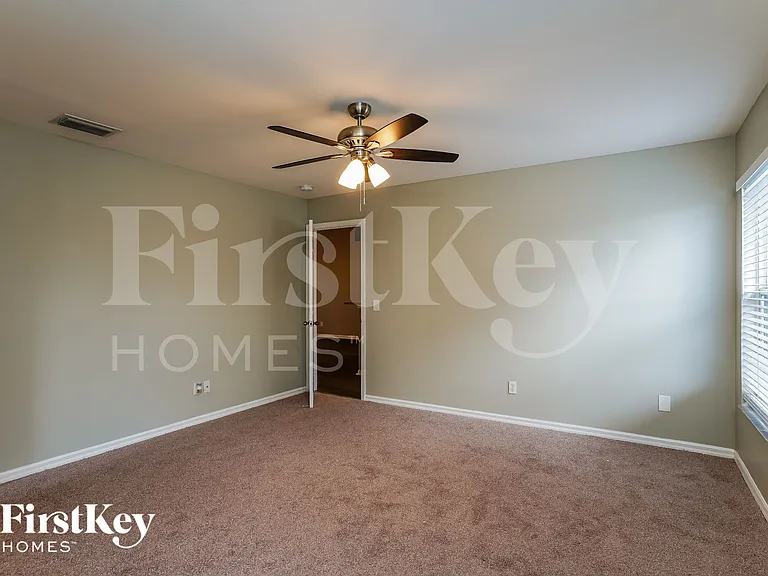 1633 NW 5th Ave — Photo 9