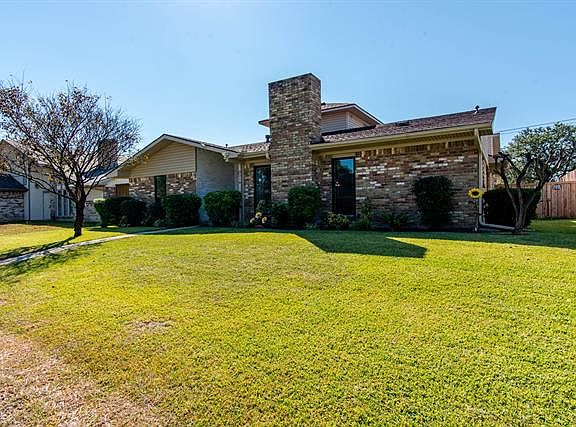 3rd image of 3218 Brook Glen Dr