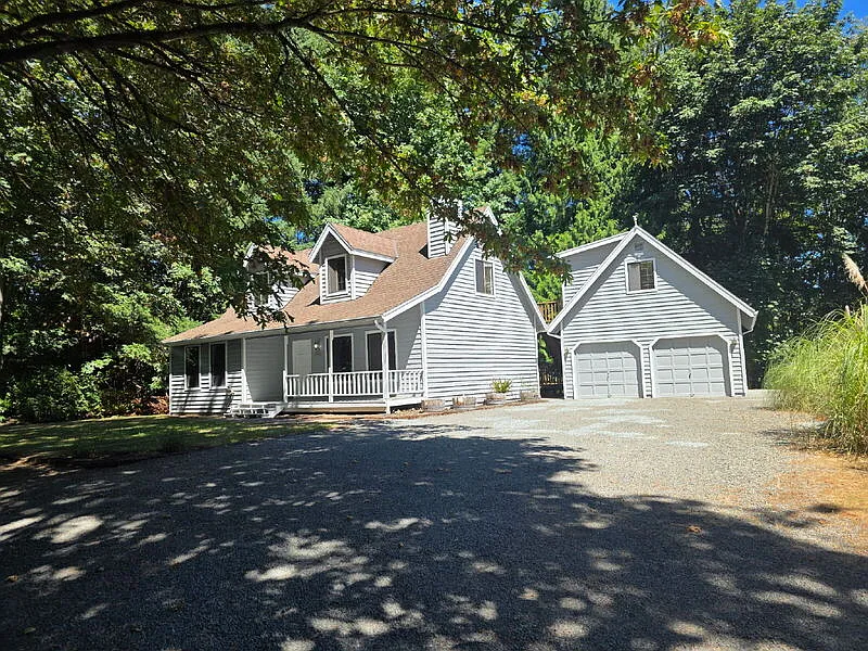 5 bed, 3.0 bath, 1900 sqft, $3,295 — Photo 2
