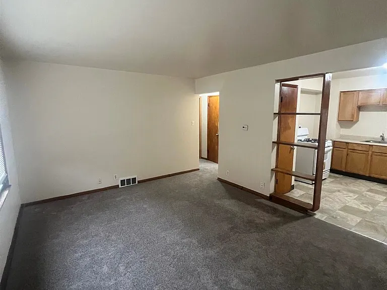 7125 W Appleton Ave — Photo 8