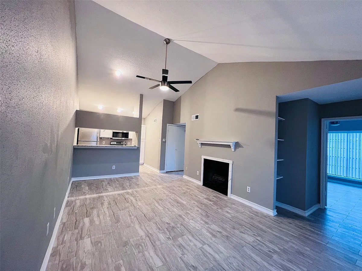 Building Photo - 2121 El Paseo St #2204