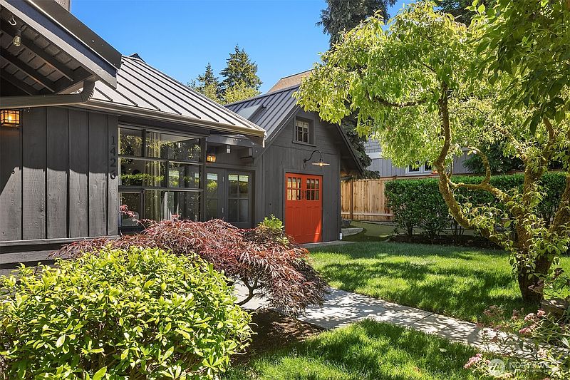 4th image of 1426 37th Avenue E