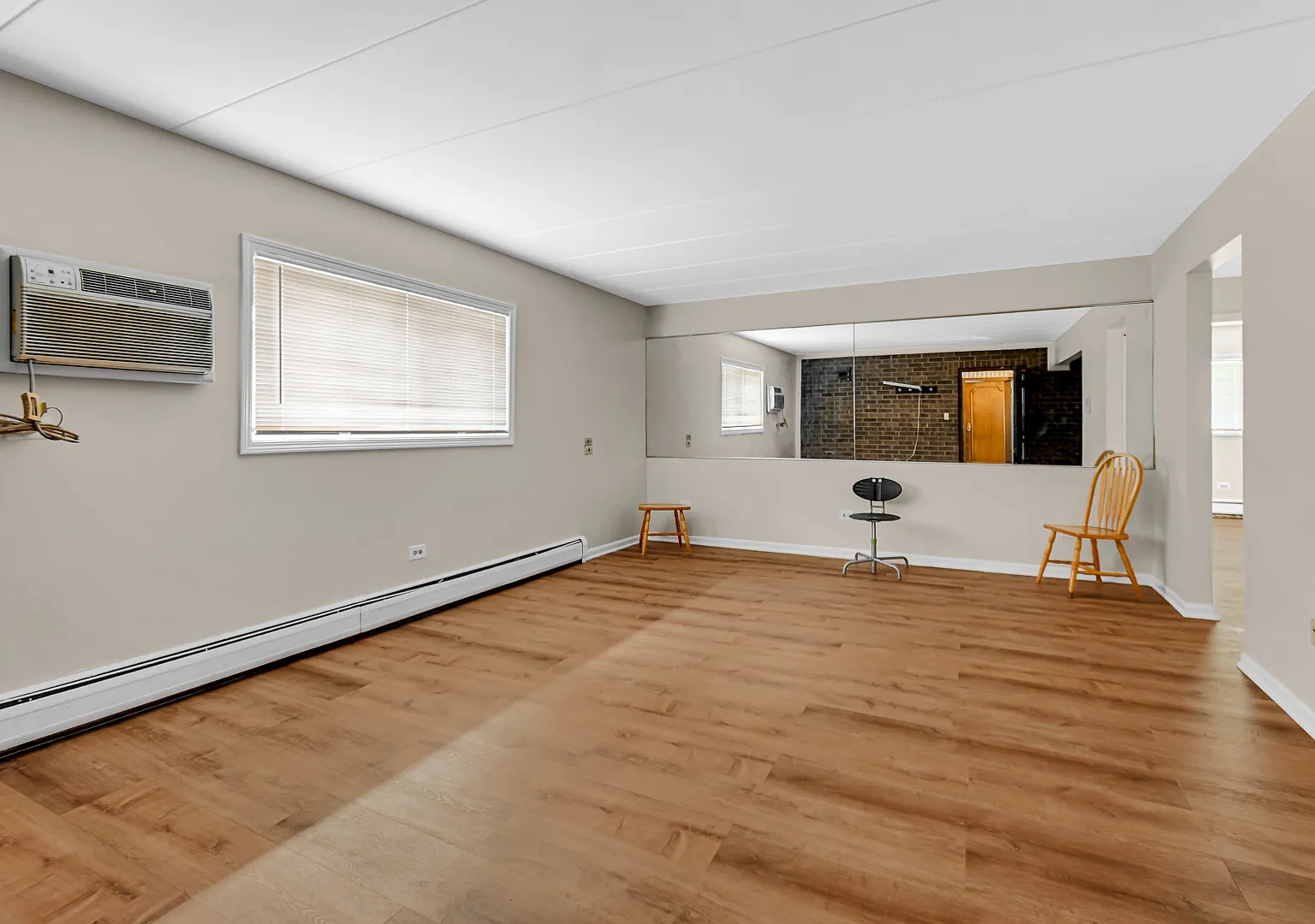 2 bed, 1.5 bath, 885 sqft, $1,800 — Photo 4