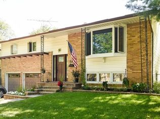 121 N Fosket Dr, Palatine, IL 60074