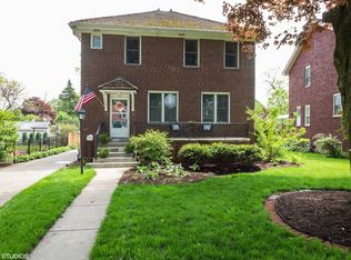 129 S Summit St, Wheaton, IL 60187