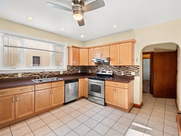 492 Metropolitan Ave, Hyde Park, MA 02136