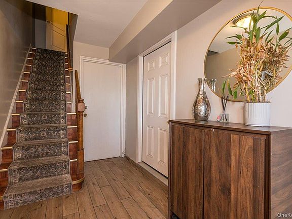 2nd image of 2515 Eastchester Road