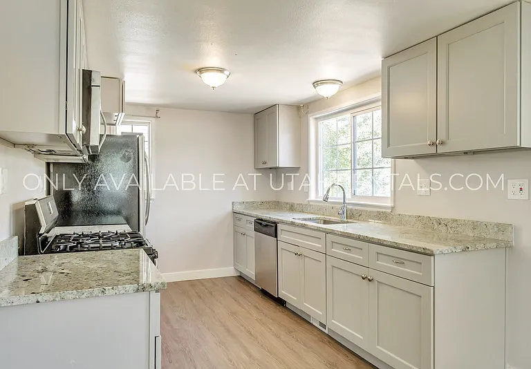 411 W Main St — Photo 13
