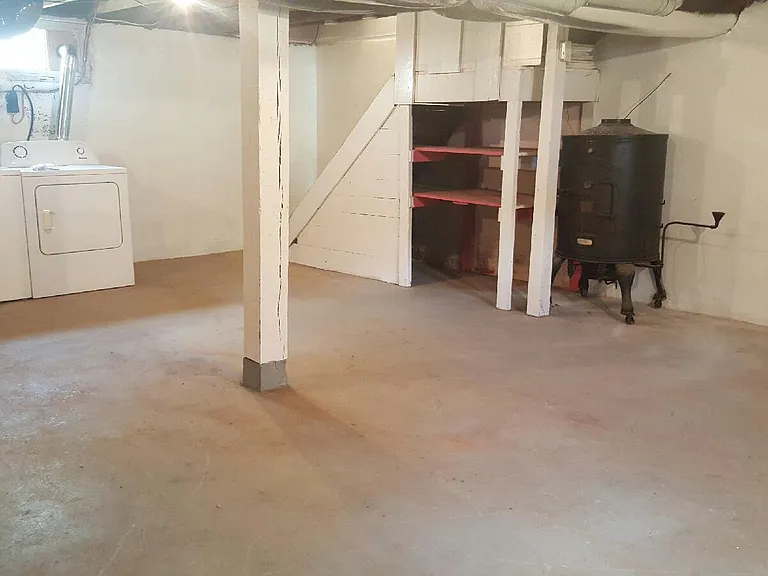 basement view with stairs_05202016