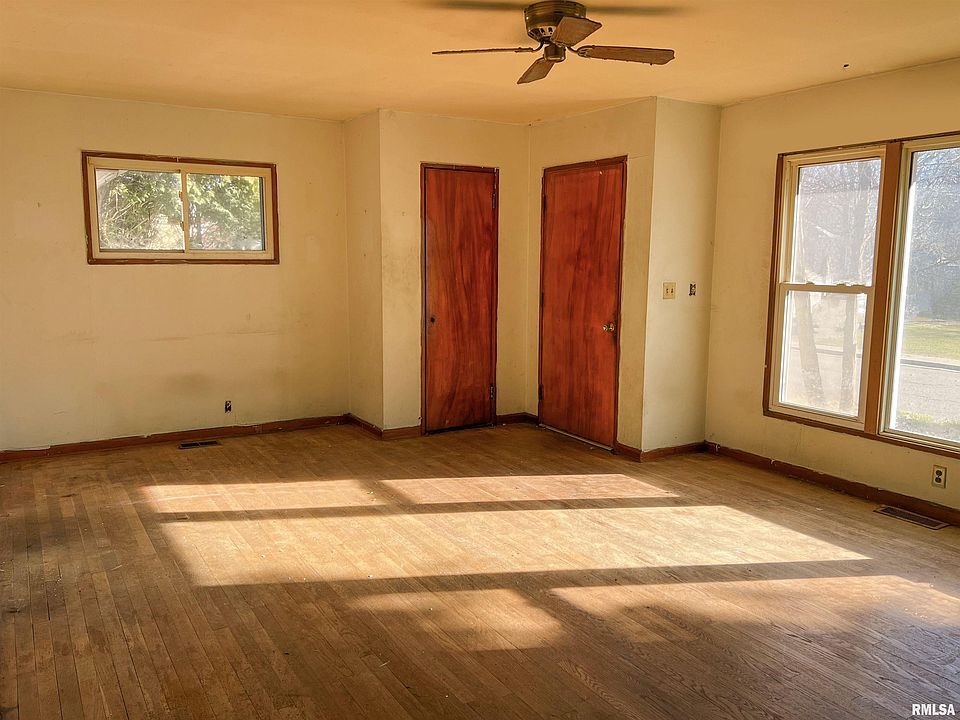 328 W Kelly St, IL 61455 Zillow