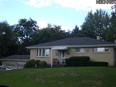 1st image of 733 Lang St