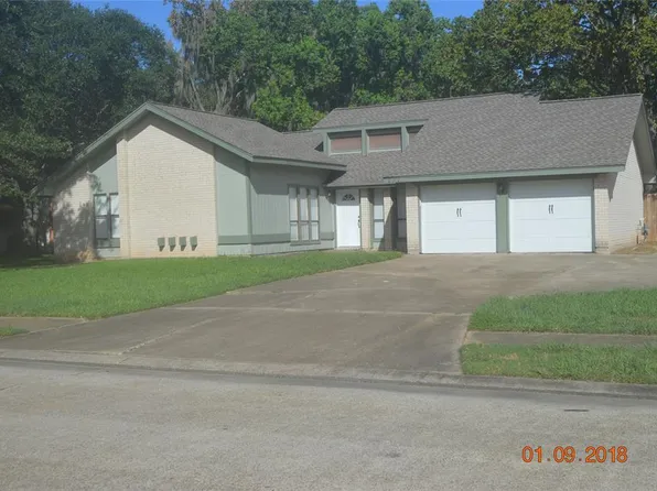 237 Wedgewood St, Lake Jackson, TX 77566