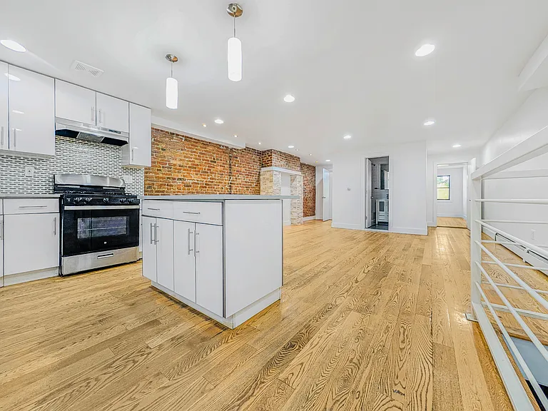 278 Woodbine St #1 — Photo 8