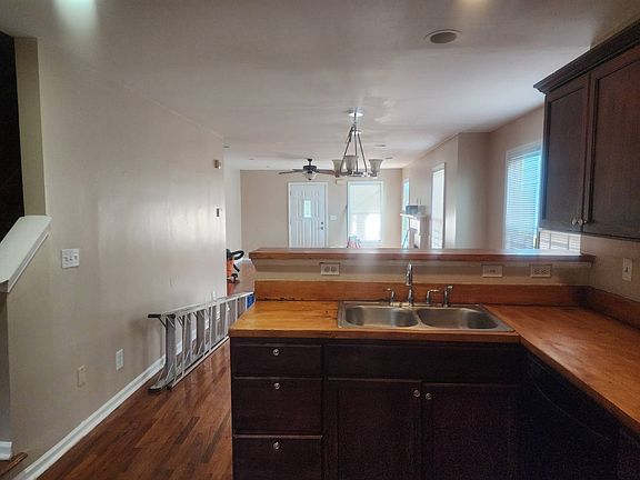 5th image of 1006 Martin St SE