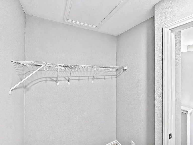 4902 Crestwood Hill Dr — Photo 24
