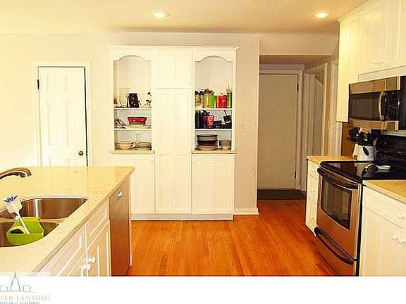 3rd image of 510 Butterfield Dr