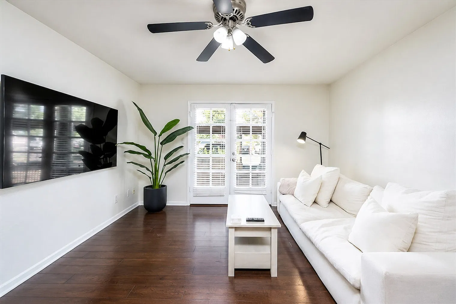 2 bed, 2.0 bath, $4,902 — Photo 1