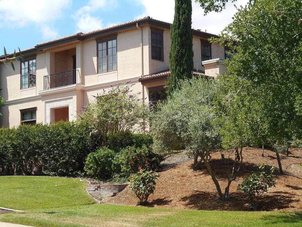 Gorgeous Ruby Hill Executive Home with Detached 1-BR Guest House! — Photo 2