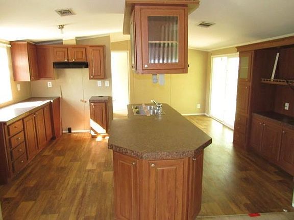 3rd image of 400 De Jeane Rd