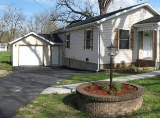 2632 N Howard Ave, Springfield, MO 65803