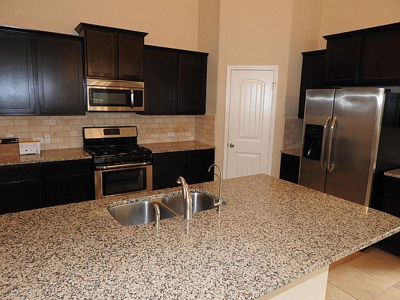 5th image of 2441 Merton Dr