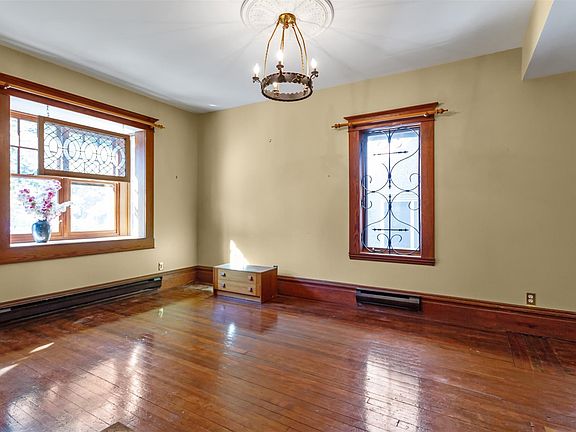 3rd image of 1663 Adanac St