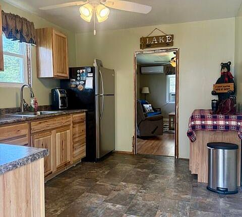 4th image of 655 Main Street