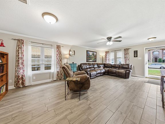 5th image of 13506 Spring Ct