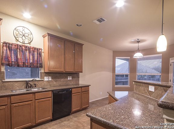 5th image of 309 Sorenstam Way