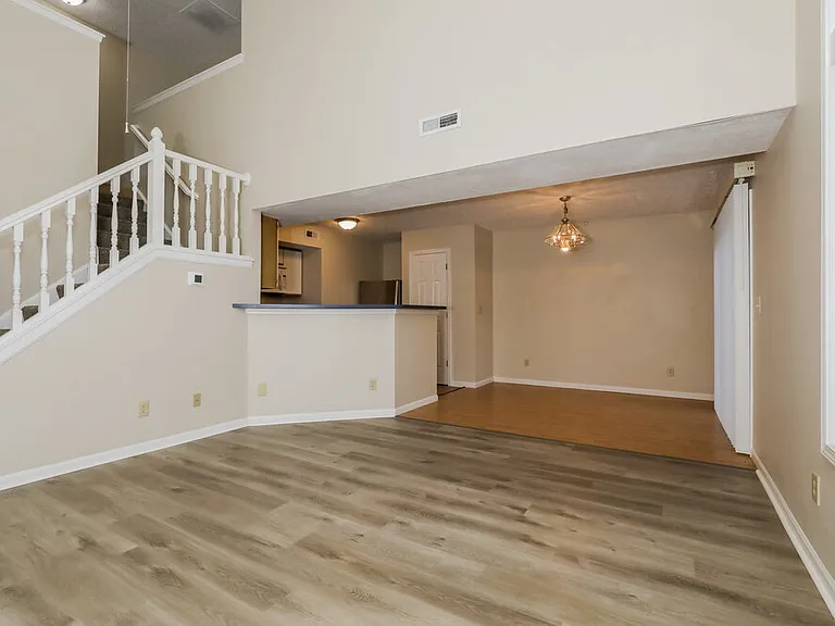 1541 Brookfield Cir — Photo 6