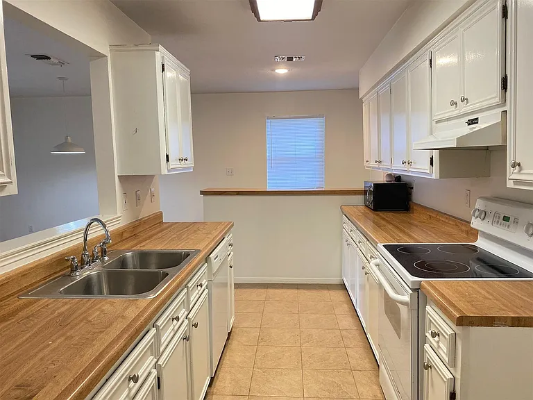 2733 Davis Ave — Photo 11