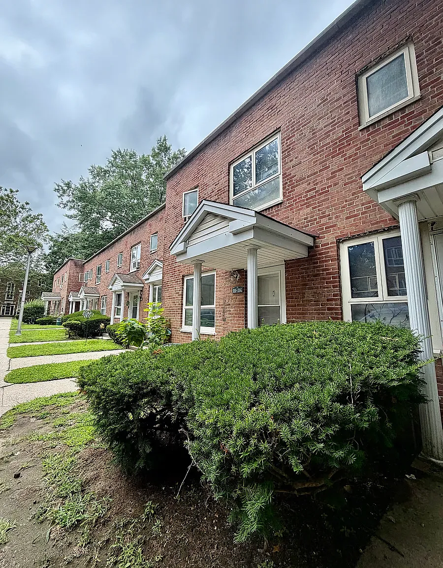 194th Ln, Fresh Meadows — Photo 1