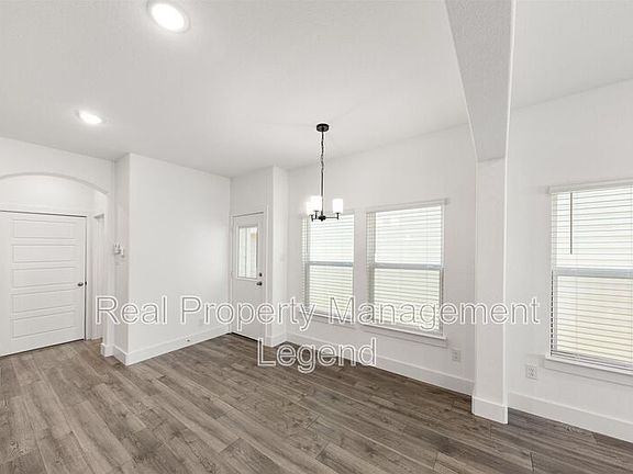 4th image of 1401 Apricot Ln