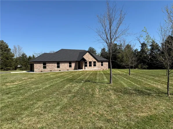 216 Oneal Ln, Elkins, AR 72727