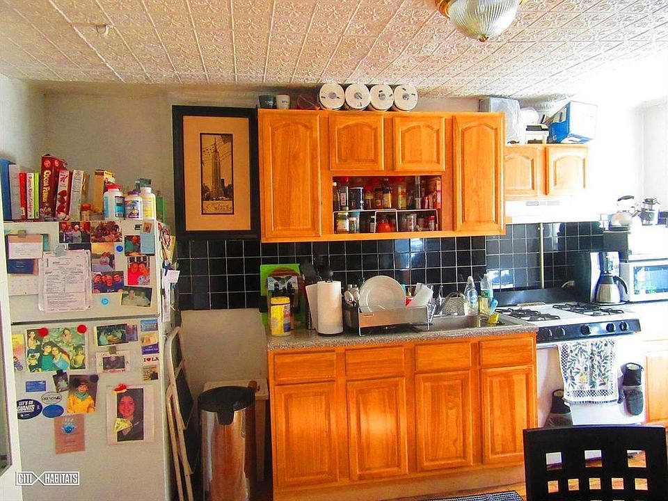 2nd image of 198 Conover St #2