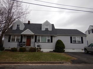 8 Davis Dr, Lodi, NJ 07644