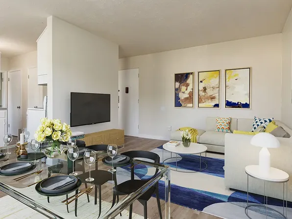 10960 105th St W #102, Edmonton, AB T5H 2X4