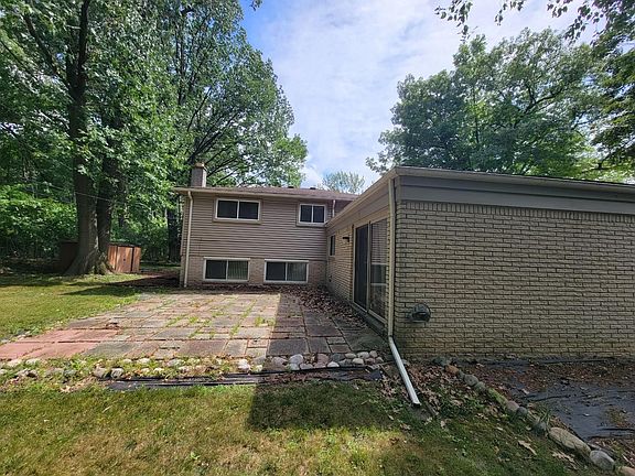 5th image of 28690 Monterey Dr