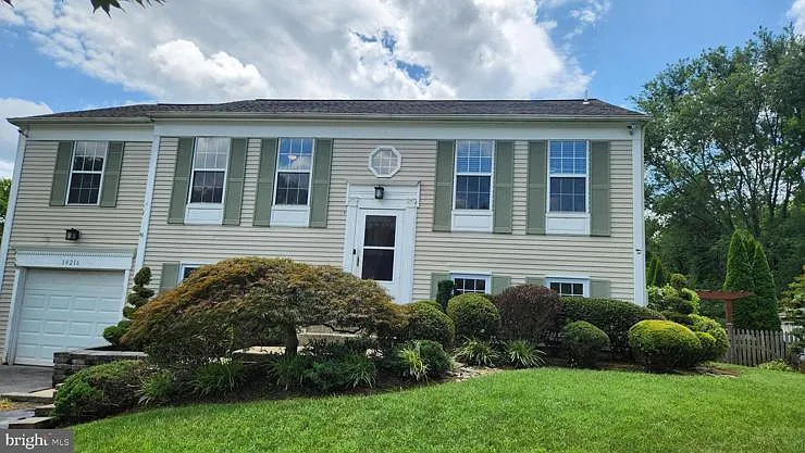 4 bed, 1986 sqft, $3,800 — Photo 1