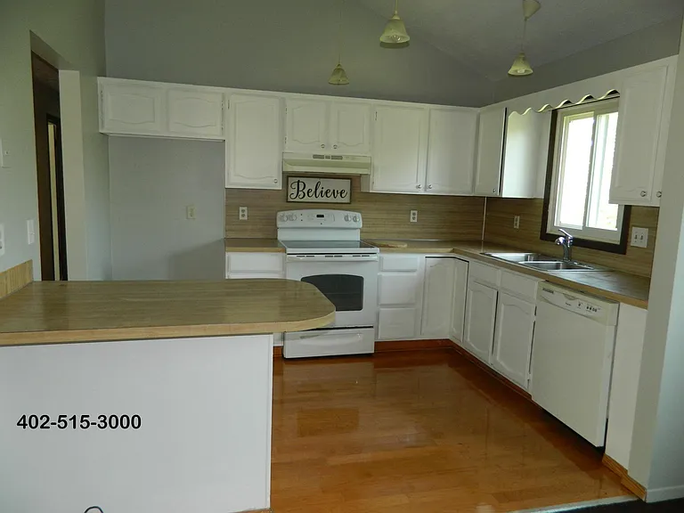 5128 Edinburgh St — Photo 8