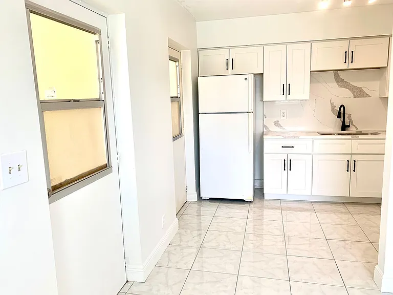 260 NW 19th St #27 — Photo 7