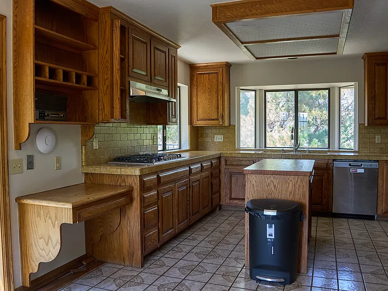 397 Loftyhill Dr — Photo 10