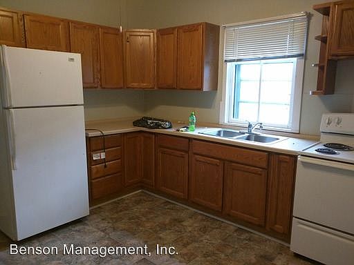 2nd image of 1025 Caledonia St