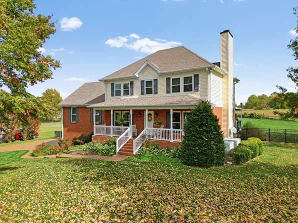 111 Biggs Rd, Cottontown, TN 37048