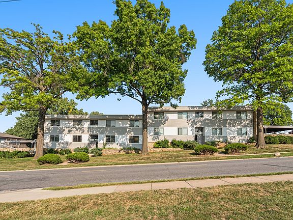 2nd image of 8831 Glenwood St #10