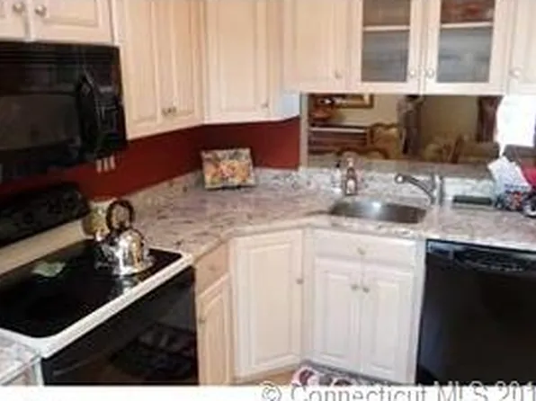 4 Garden Path, Farmington, CT 06032