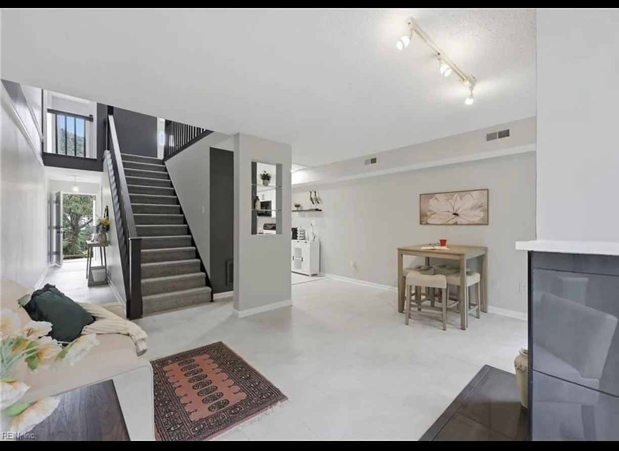 2 bed, 2.5 bath, 1036 sqft, $2,200 — Photo 4