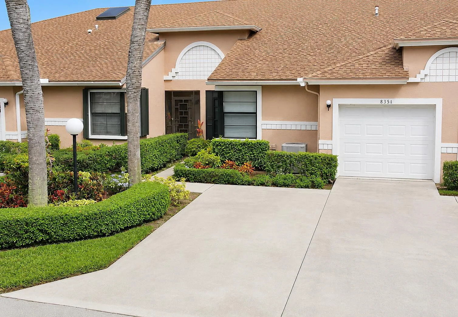 2 bed, 2.0 bath, 1423 sqft, $2,850 — Photo 2
