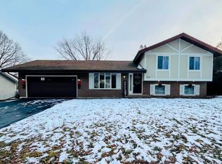 5505 W Shore Dr, McHenry, IL 60050